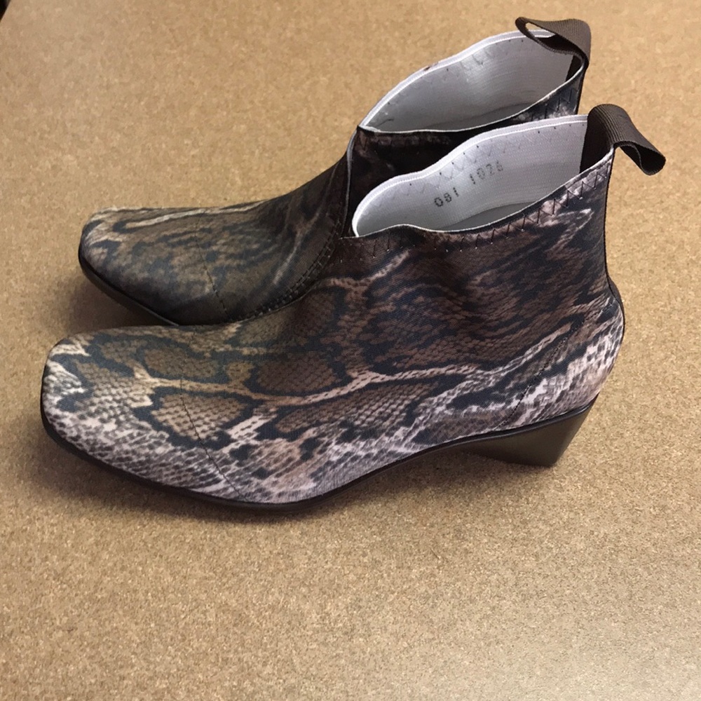 NWOT CANVAS ANKLE SOCK BOOTS. No brand - Picture 3 of 7